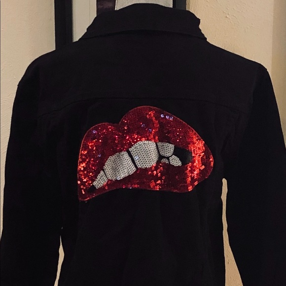 💐NWT Black Distressed Denim Jacket/Sequined Lips - Picture 7 of 8
